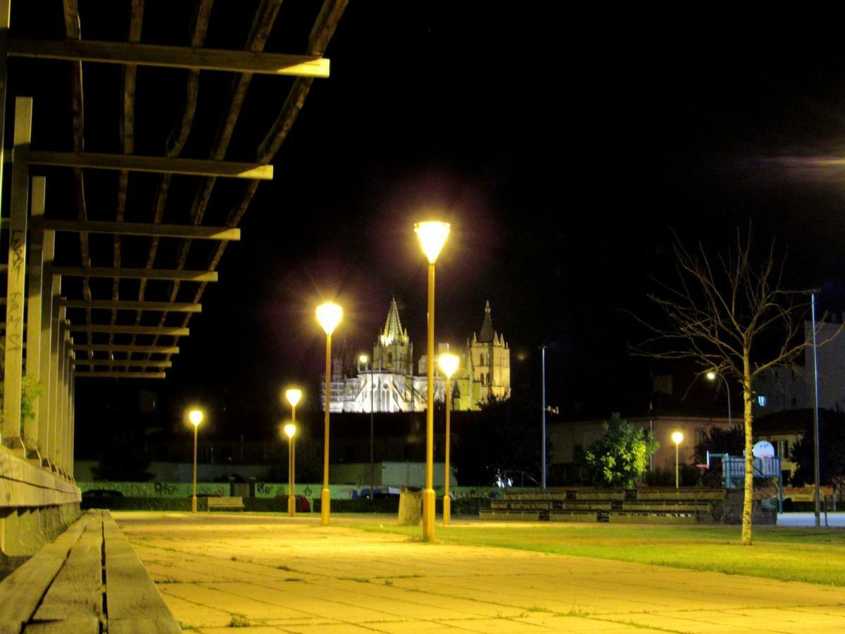 Www Parques De La Catedral Travel Com Parking Privado Gratis Leilighet León Eksteriør bilde